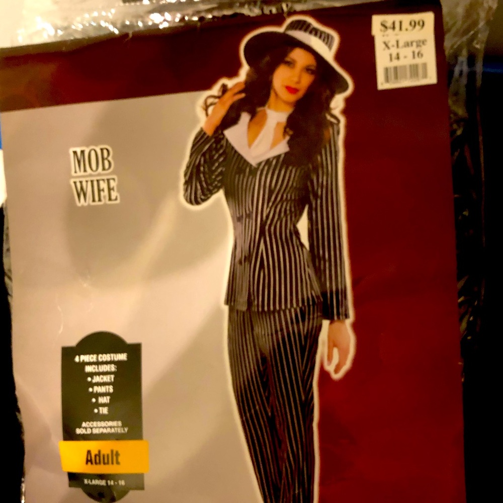Halloween costume Mob Wife